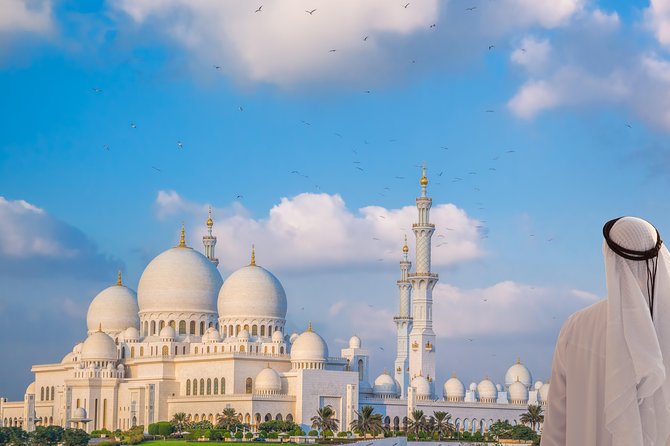 Private Abu Dhabi Half Day City Tour - Abu Dhabi Dates Market: finish with a local food tradition