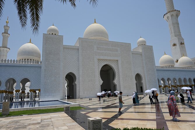 Private Abu Dhabi Sightseeing Tour from Dubai - Ferrari World and the limits of a photo stop