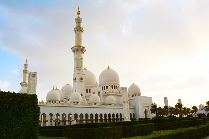 Private Full Day Tour Abu Dhabi City, Grand Mosque & Palace - Marina Mall is the practical lunch stop