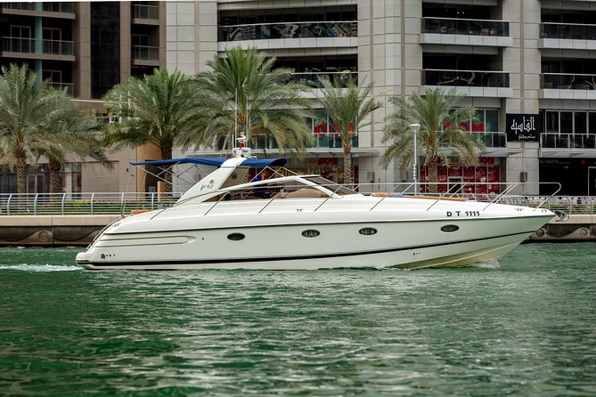 Private Luxury Everest Yacht Cruise from Dubai Marina - Bluewaters Island and Ain Dubai