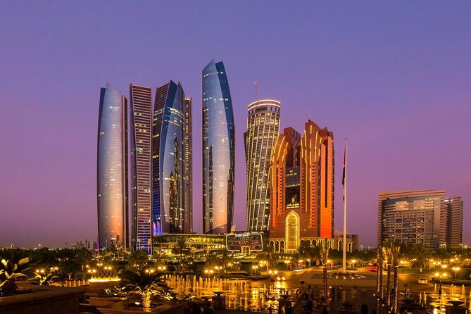 Private Sightseeing Tour in Abu Dhabi - Tasting local flavor at the Dates Market