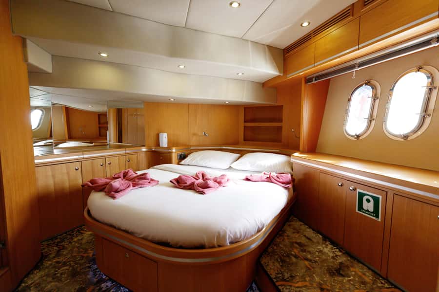 Private Yacht Cruising Rental from Dubai Marina - Crew service and the human side of the trip