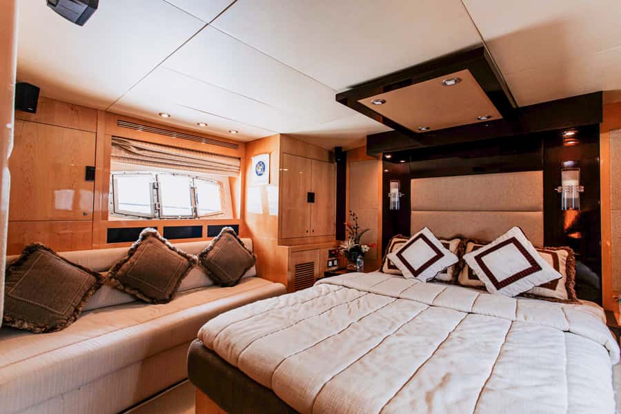 Private Yacht Dubai: 56ft - Crew Service and Onboard Comfort