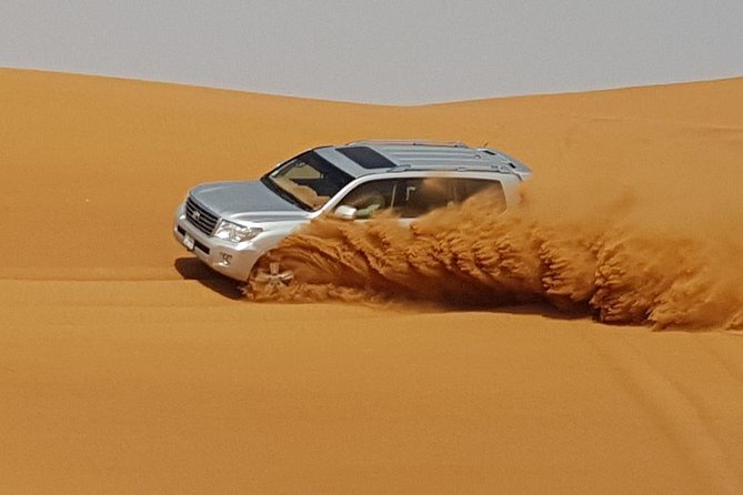 Red Dunes Desert Safari with BBQ Dinner - The drive toward the Hatta Oman road