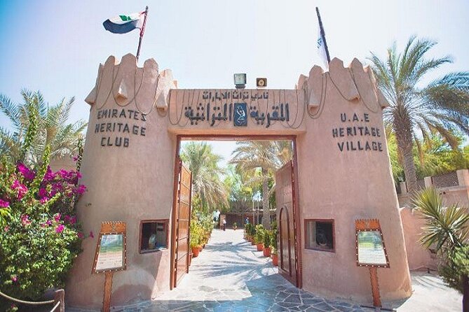 Small Group Abu Dhabi City and Sightseeing Tour From Dubai - The Date Market and local color