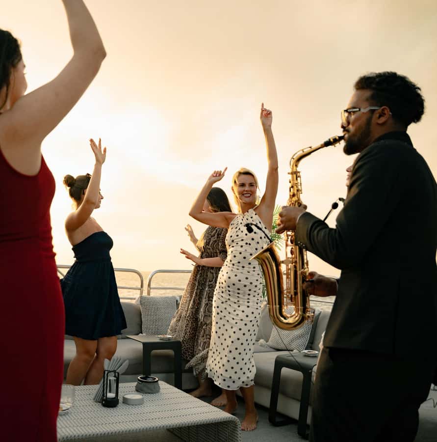 Sunseeker Superyacht: VIP Dinner, Premium Drinks& Live Music - Omakase sushi, canapés, and the night-party catch