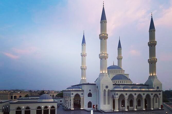 TRADITIONAL AND MODERN DUBAI,Discovering the past and the future - Gold Souk and Spice Souk: shopping with a purpose