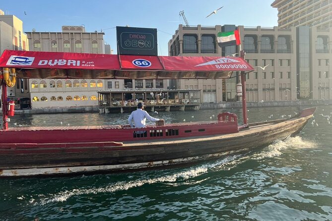 Visit Old Dubai History, Culture, Neighborhood Walking Tour - Gold Souk: a practical finish in Deira